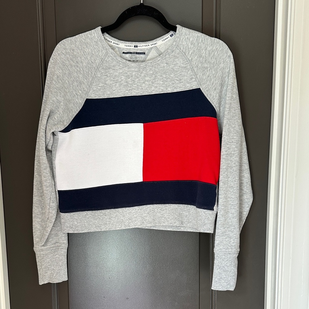 Tommy‎ Hilfiger Gray Cropped Sweatshirt with Red, White, and Blue Flag Size XS